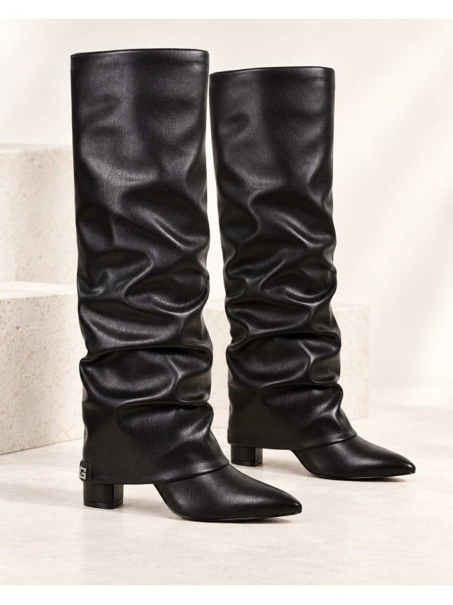 damski-ostri-botushi-na-tok-outlet-guess