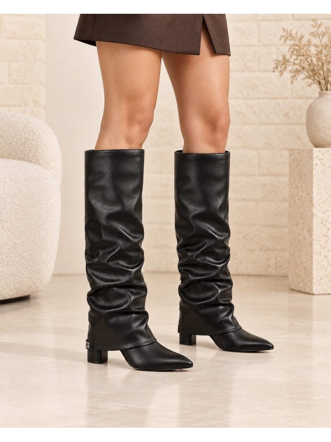 damski-ostri-botushi-na-tok-outlet-guess